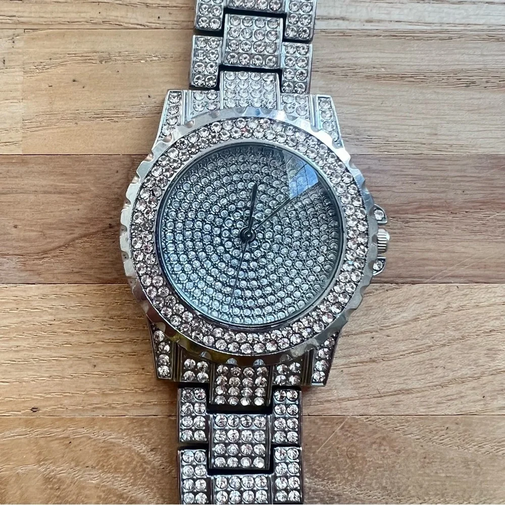 Unbranded Ladies all over rhinestones silver tone fashion watch NEW BATTERY